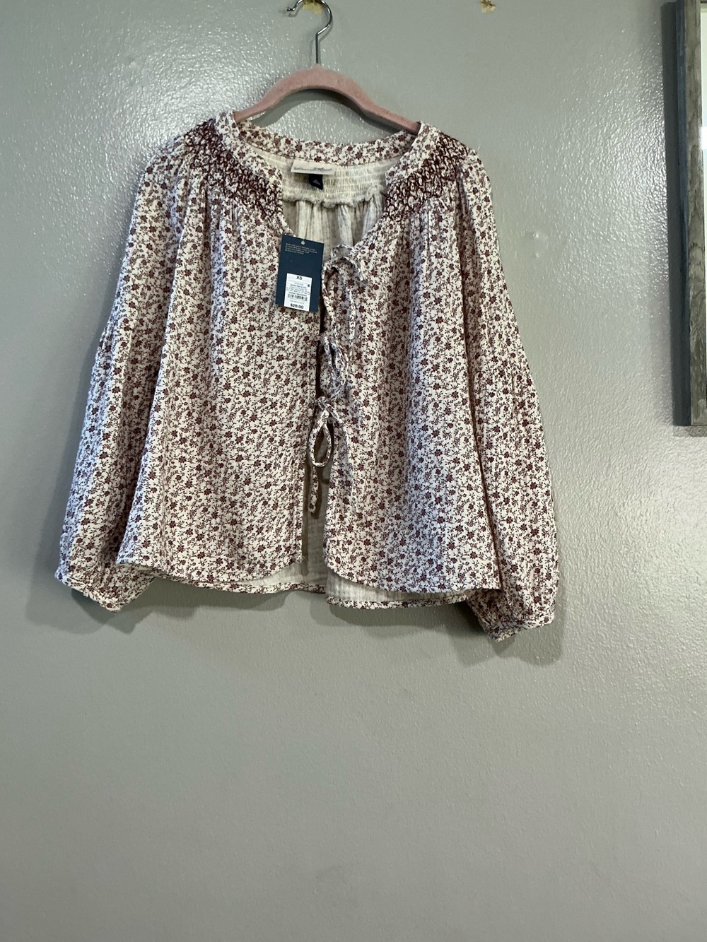 Women’s Raglan Long Sleeve Tie-Front Blouse.   Brown Floral.  XS - Picture 4 of 15